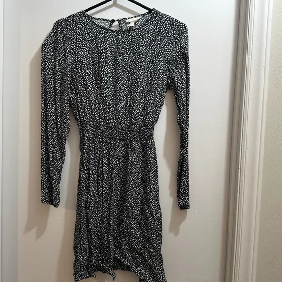 H&M Black and White Long Sleeve Dress